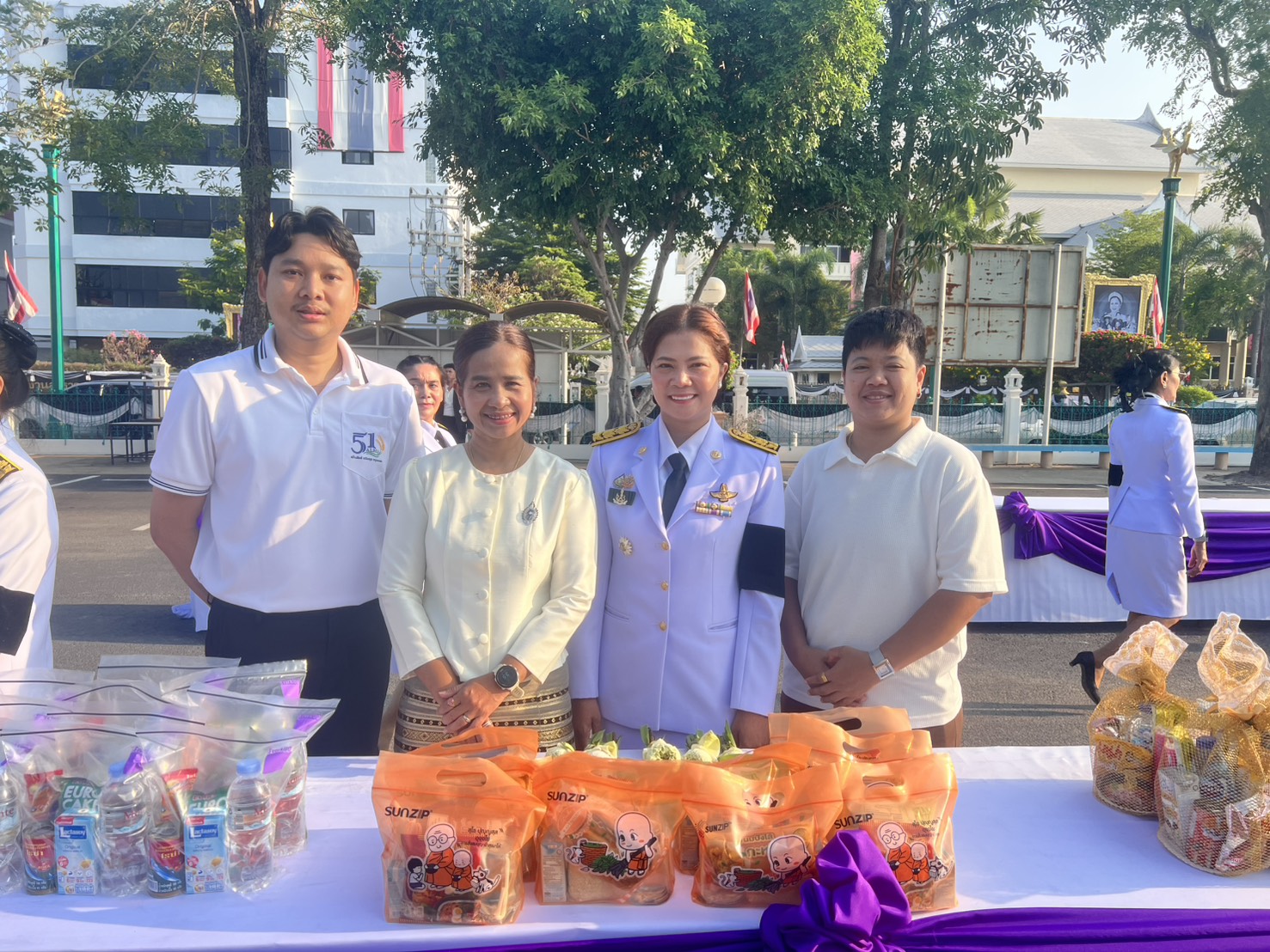 title - ปฏิรูปที่ดินจังหวัดเพชรบุรี พร้อมด้วย เจ้าหน้าที่ ส.ป.ก.เพชรบุรี ร่วมพิธีทำบุญตักบาตร และถวายพระพรชัยมงคล แด่สมเด็จพระกนิษฐาธิราชเจ้ากรมสมเด็จพระเทพรัตนราชสุดาฯ สยามบรมราชกุมารี เนื่องในโอกาสวันคล้ายวันพระราชสมภพฯ